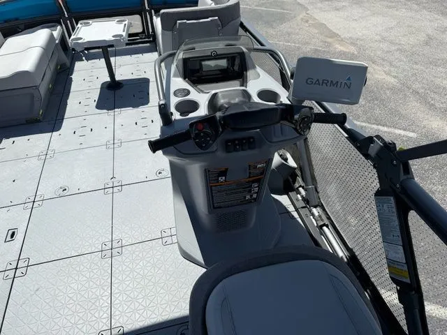 Slide: The Image of Sea-Doo Switch Cruise 21 2023 - 25