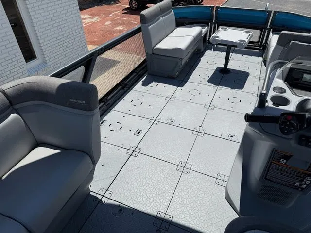 Slide: The Image of Sea-Doo Switch Cruise 21 2023 - 26