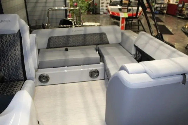 Slide: The Image of Harris Solstice 250 SL 2025 - 10