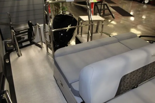 Slide: The Image of Harris Solstice 250 SL 2025 - 11