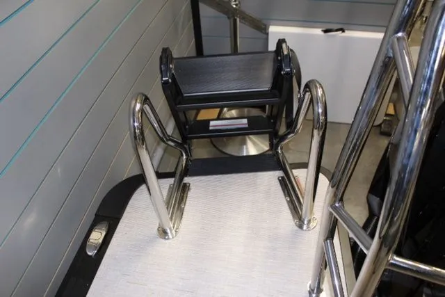 Slide: The Image of Harris Solstice 250 SL 2025 - 12