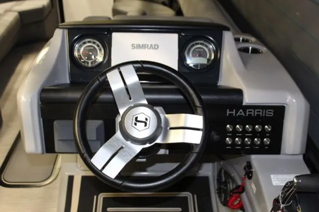 Slide: The Image of Harris Solstice 250 SL 2025 - 16