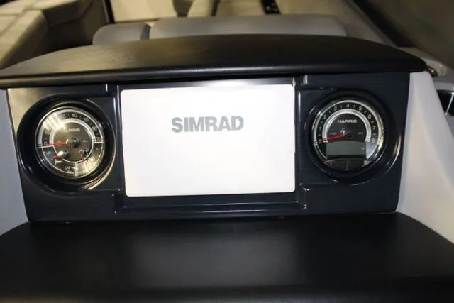 Slide: The Image of Harris Solstice 250 SL 2025 - 18