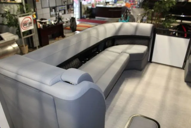 Slide: The Image of Harris Solstice 250 SL 2025 - 7