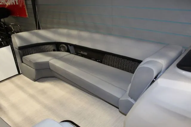 Slide: The Image of Harris Solstice 250 SL 2025 - 8