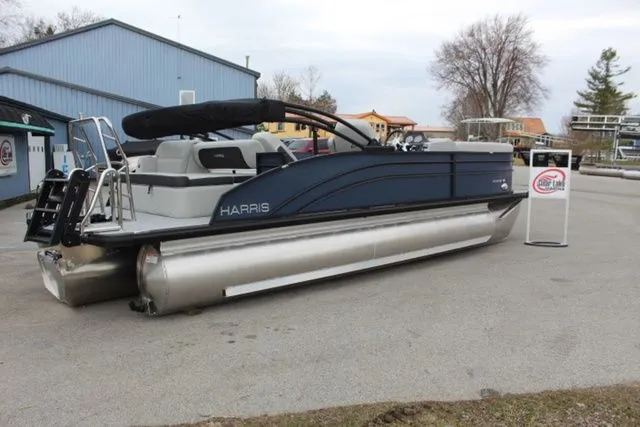 Slide: The Image of Harris 230 Cruiser SLDH 2025 - 4