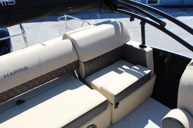 Slide: The Image of Harris SUNLINER 230 SLDH 2025 - 17