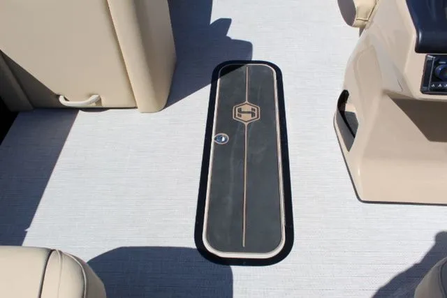 Slide: The Image of Harris SUNLINER 230 SLDH 2025 - 22