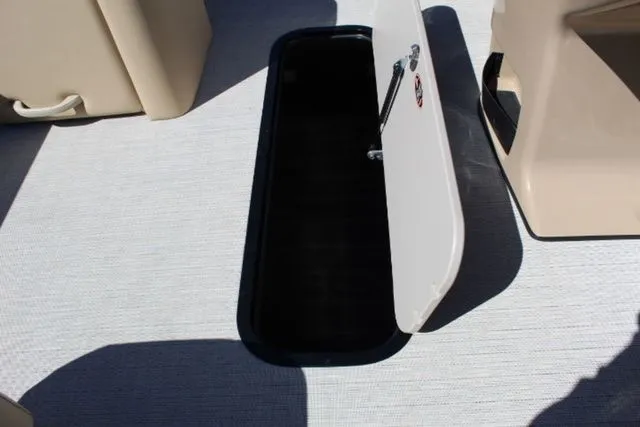 Slide: The Image of Harris SUNLINER 230 SLDH 2025 - 23