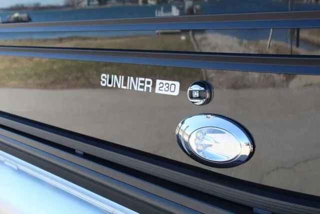 Slide: The Image of Harris SUNLINER 230 SLDH 2025 - 25