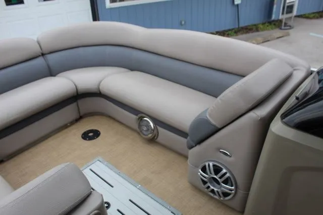 Slide: The Image of Premier 260 Grand Entertainer 2013 - 10