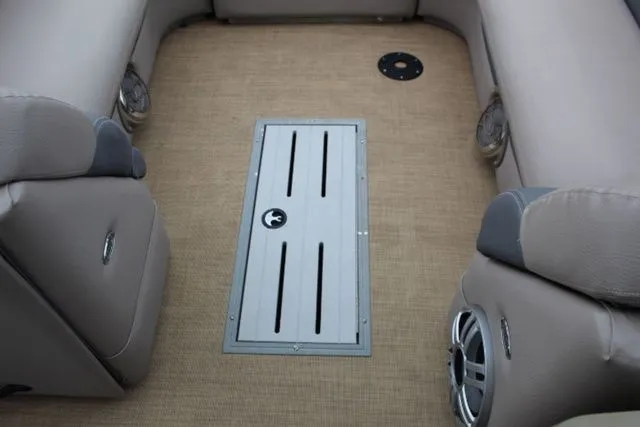 Slide: The Image of Premier 260 Grand Entertainer 2013 - 12