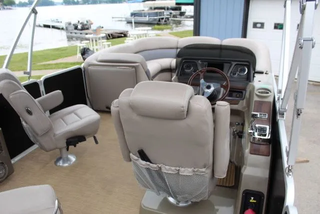 Slide: The Image of Premier 260 Grand Entertainer 2013 - 8