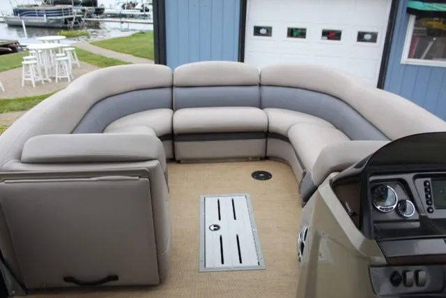 Slide: The Image of Premier 260 Grand Entertainer 2013 - 9