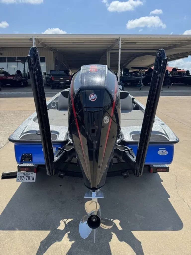 Slide: The Image of Caymas CX 21 PRO 2023 - 9