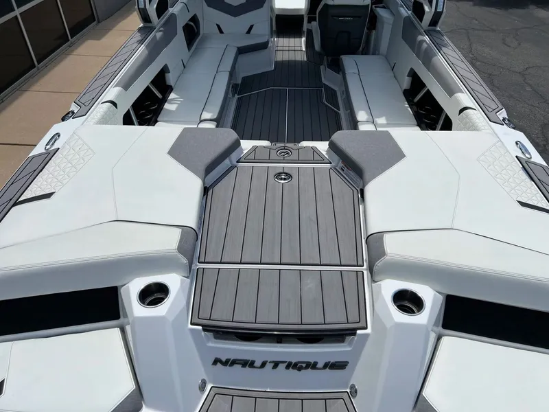 Slide: The Image of Nautique GS24 2024 - 15