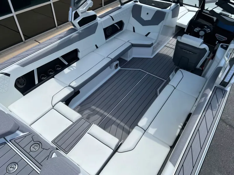 Slide: The Image of Nautique GS24 2024 - 18