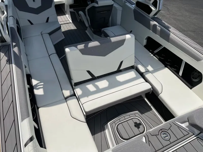 Slide: The Image of Nautique GS24 2024 - 21