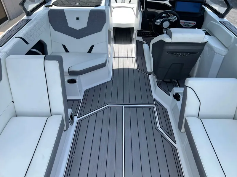 Slide: The Image of Nautique GS24 2024 - 23