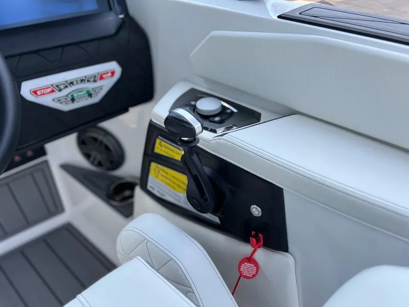 Slide: The Image of Nautique GS24 2024 - 28