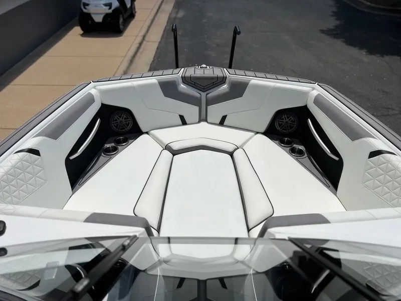 Slide: The Image of Nautique GS24 2024 - 36