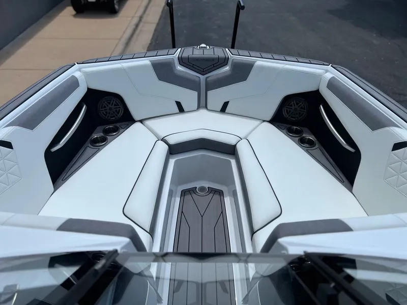 Slide: The Image of Nautique GS24 2024 - 37