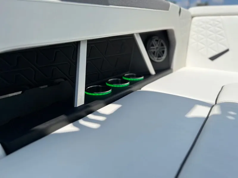 Slide: The Image of Nautique GS24 2024 - 40