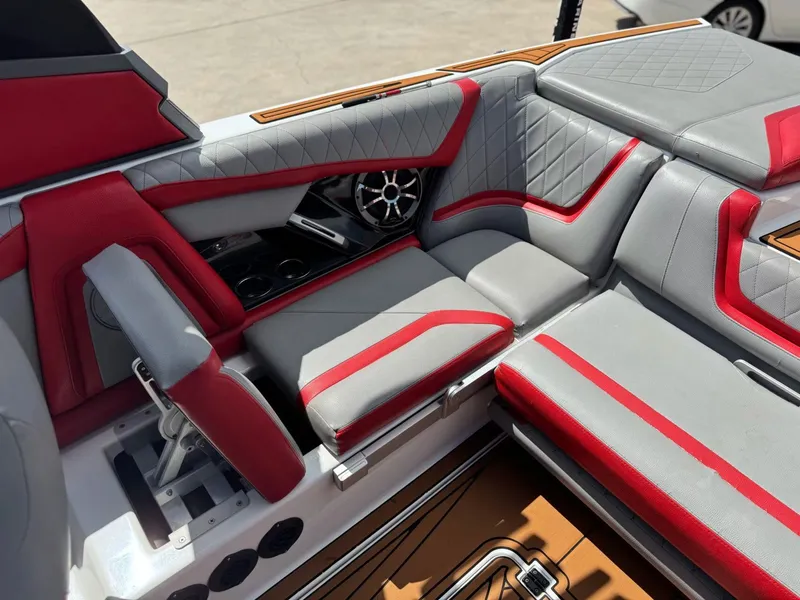 Slide: The Image of Tigé 22RZX 2018 - 10