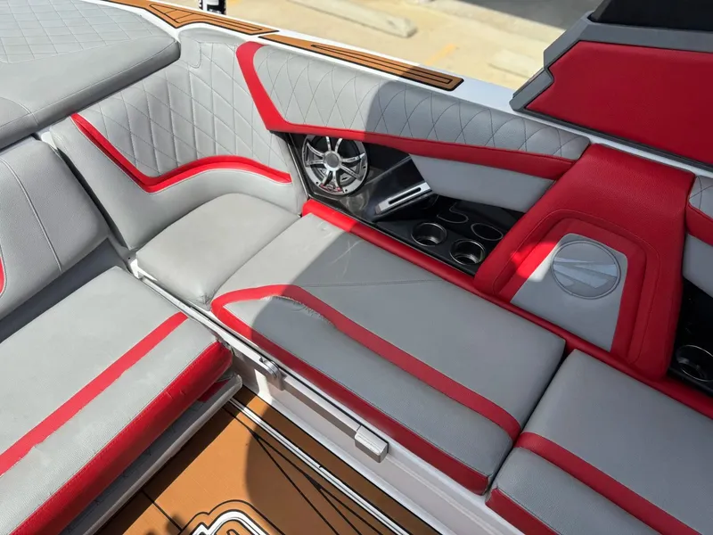 Slide: The Image of Tigé 22RZX 2018 - 11