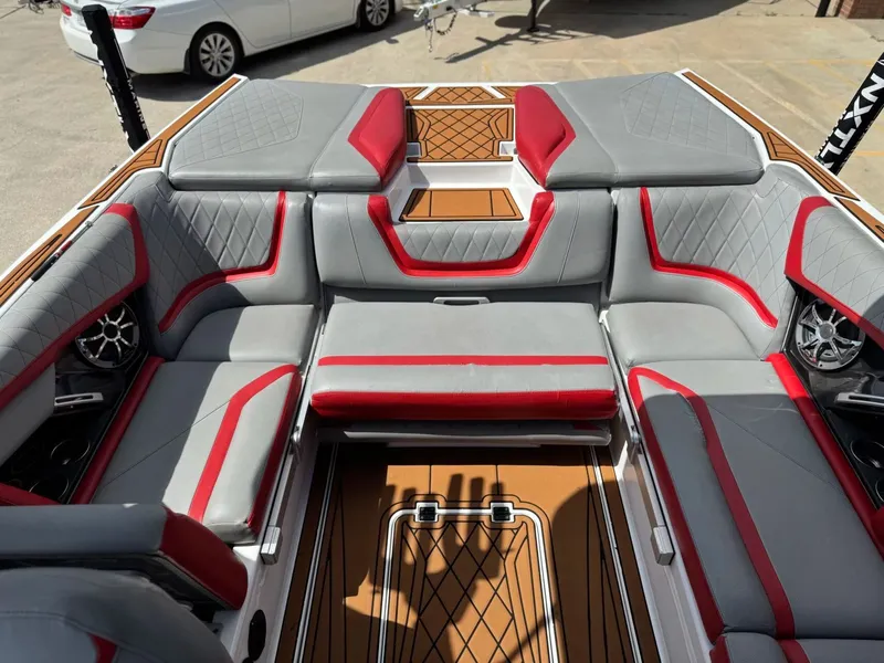 Slide: The Image of Tigé 22RZX 2018 - 12