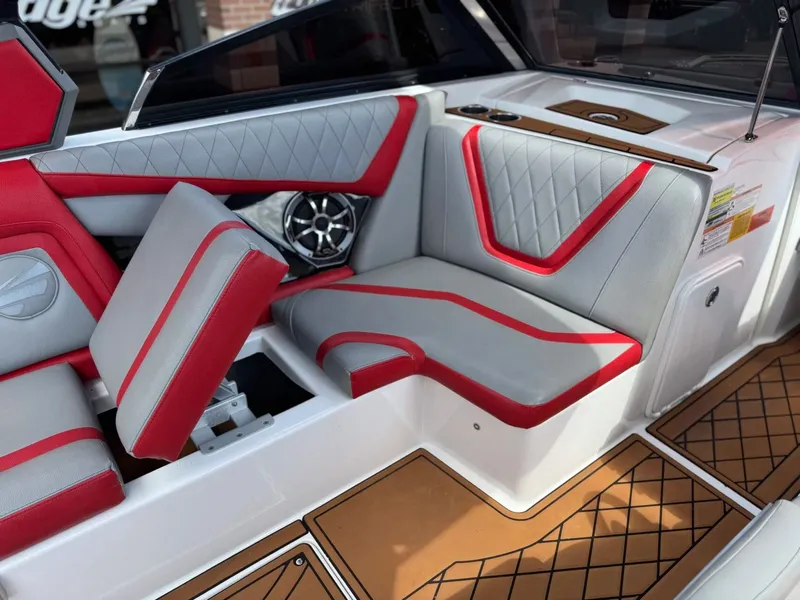 Slide: The Image of Tigé 22RZX 2018 - 13