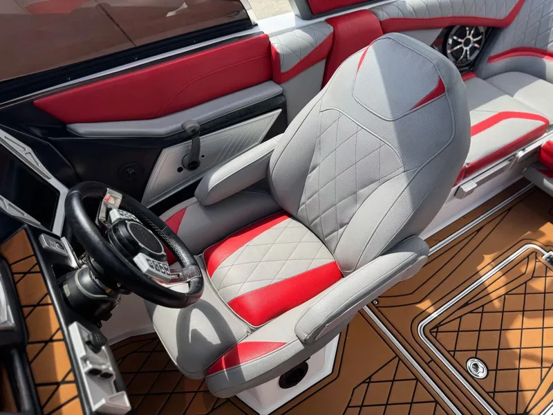 Slide: The Image of Tigé 22RZX 2018 - 15