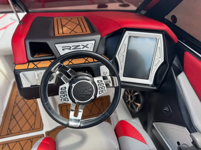 Slide: The Image of Tigé 22RZX 2018 - 16