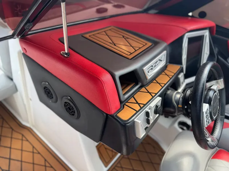 Slide: The Image of Tigé 22RZX 2018 - 17