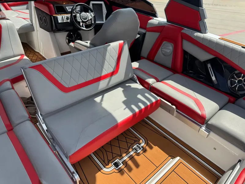 Slide: The Image of Tigé 22RZX 2018 - 23