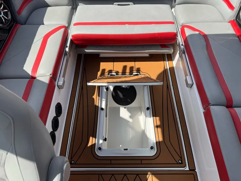 Slide: The Image of Tigé 22RZX 2018 - 24