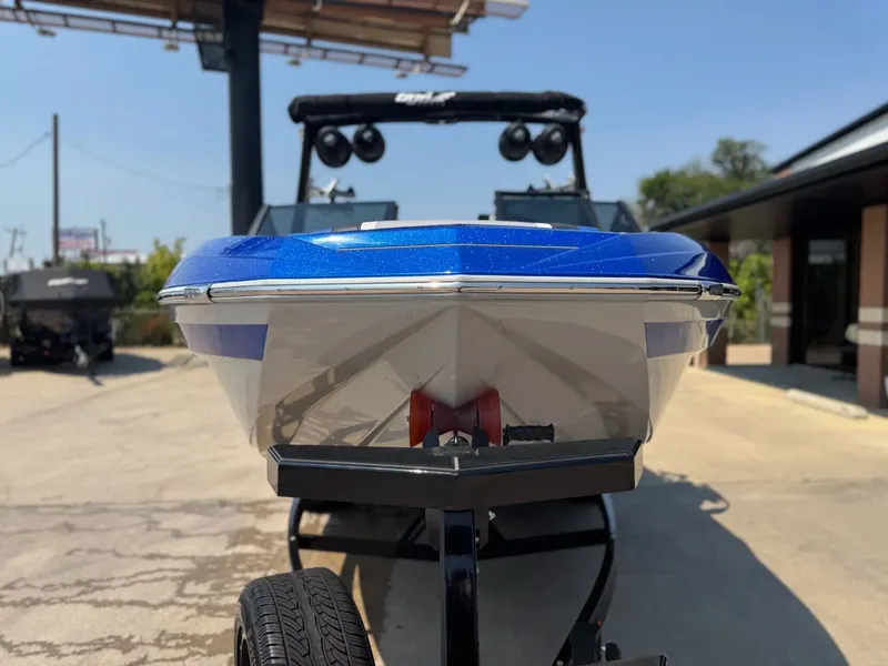 Slide: The Image of Tigé 23ZX 2022 - 11