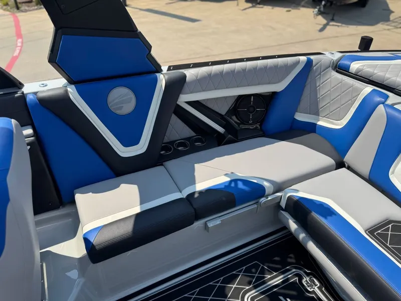 Slide: The Image of Tigé 23ZX 2022 - 17