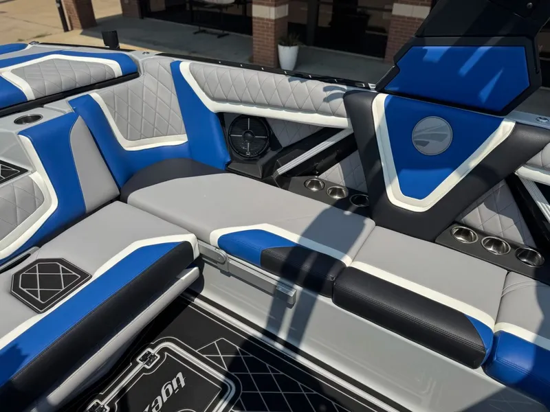 Slide: The Image of Tigé 23ZX 2022 - 18