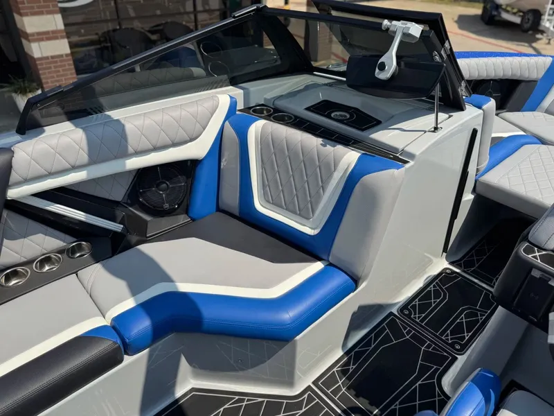 Slide: The Image of Tigé 23ZX 2022 - 19