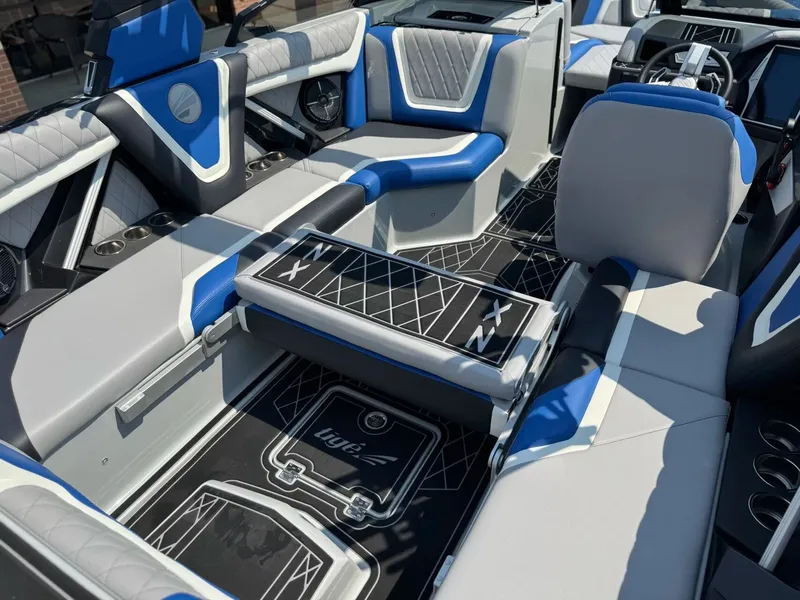 Slide: The Image of Tigé 23ZX 2022 - 23