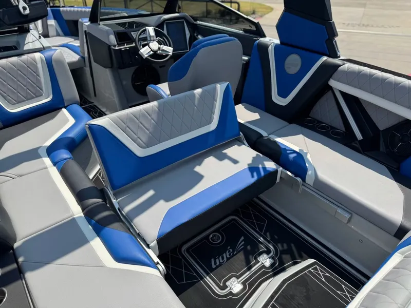 Slide: The Image of Tigé 23ZX 2022 - 24