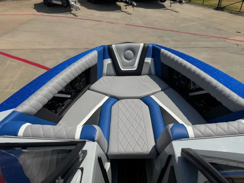 Slide: The Image of Tigé 23ZX 2022 - 25