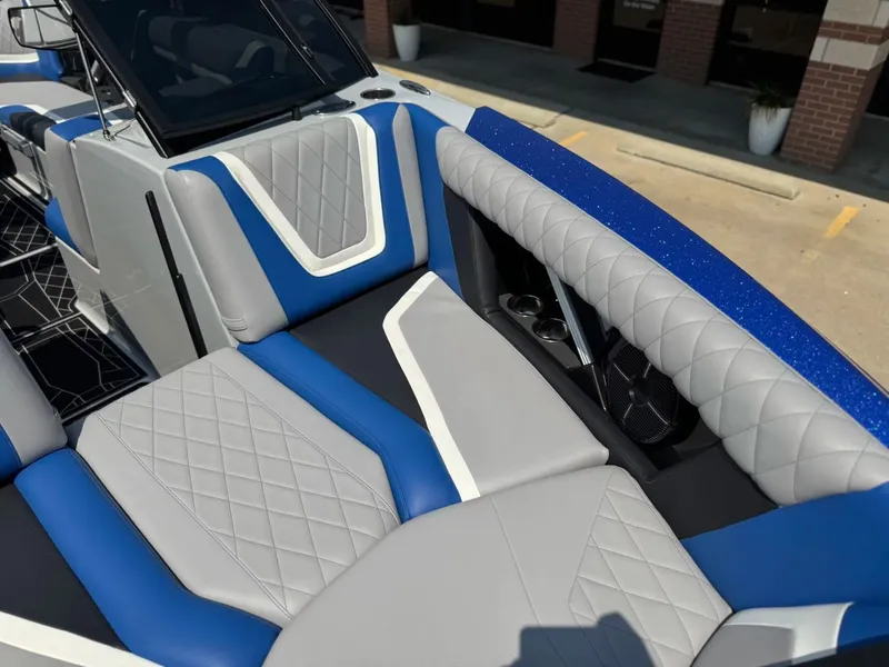 Slide: The Image of Tigé 23ZX 2022 - 27