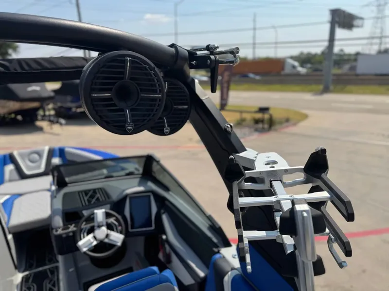 Slide: The Image of Tigé 23ZX 2022 - 30