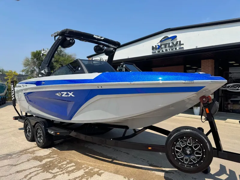 Slide: The Image of Tigé 23ZX 2022 - 4