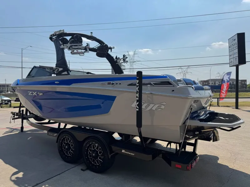 Slide: The Image of Tigé 23ZX 2022 - 8