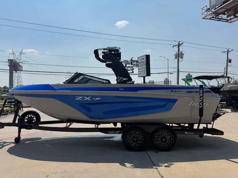 Slide: The Image of Tigé 23ZX 2022 - 9