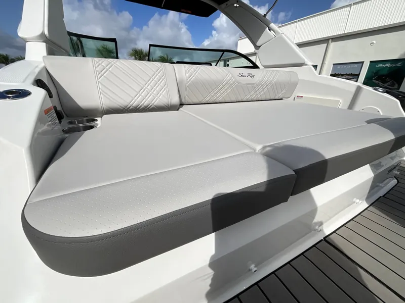 Slide: The Image of Sea Ray SDX 230 Outboard 2026 - 19