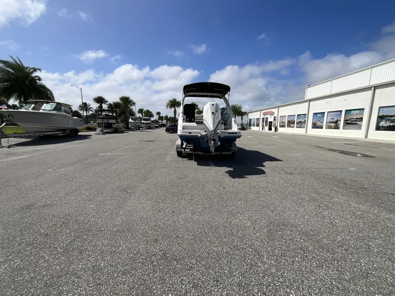Slide: The Image of Sea Ray SDX 230 Outboard 2026 - 38